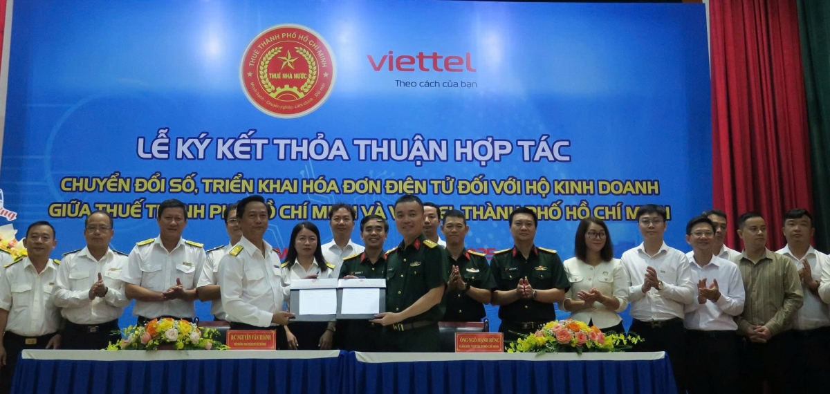 “Cầm tay chỉ việc” để chủ hộ kinh doanh lớn tuổi làm được hóa đơn điện tử